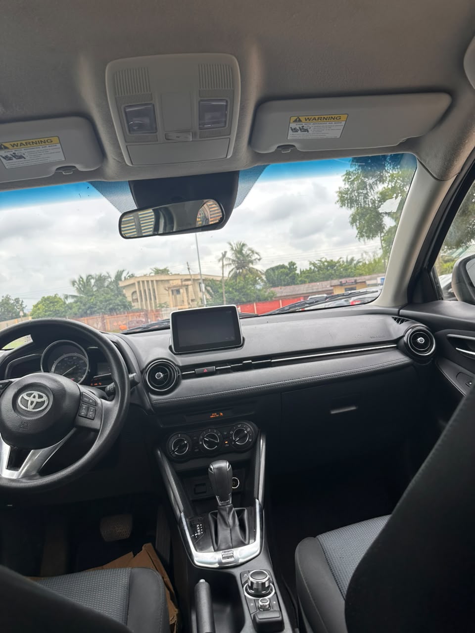 TOYOTA YARIS 2017 GREY - Image 2