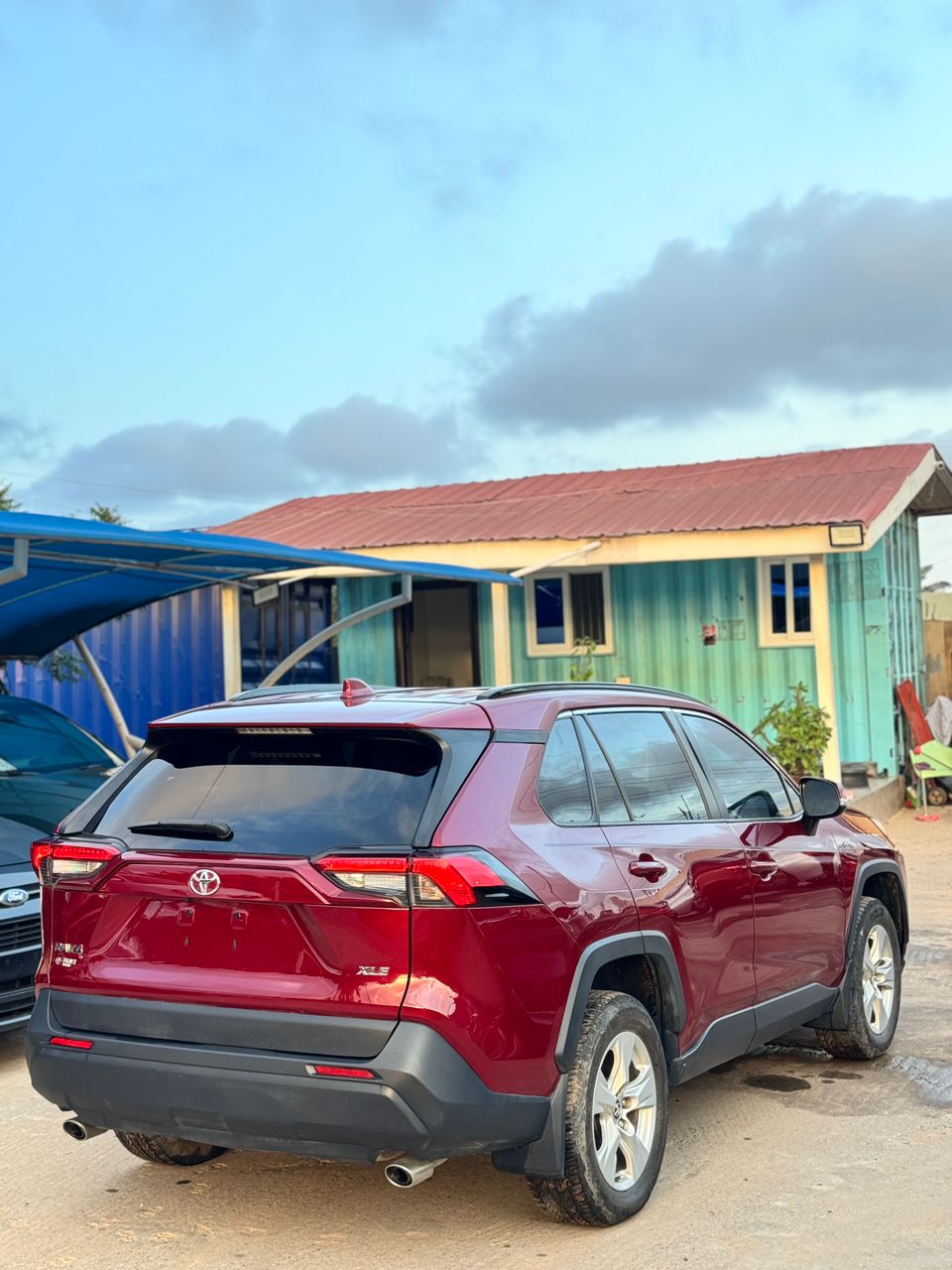 TOYOTA RAV4 XLE 2020 RED - Image 3