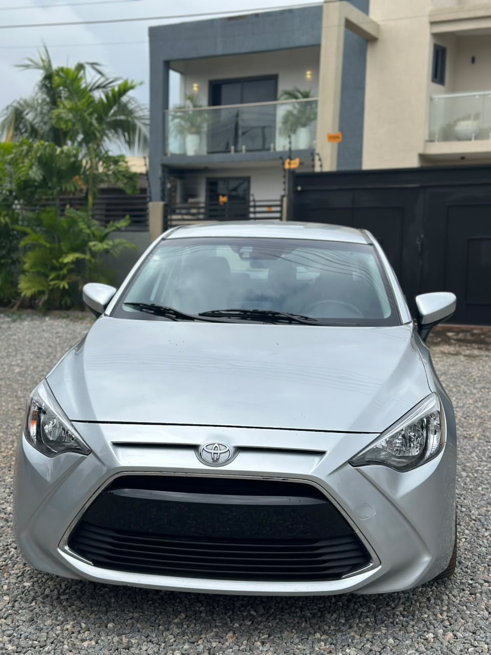 TOYOTA YARIS 2017 GREY