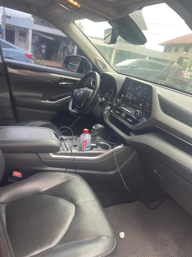 TOYOTA HIGHLANDER LIMITED BLACK 2021 - Image 4