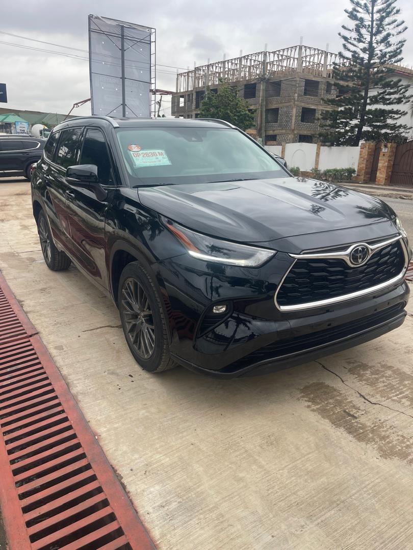 TOYOTA HIGHLANDER LIMITED BLACK 2021 - Image 2