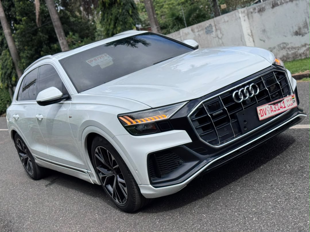 AUDI Q8 2021