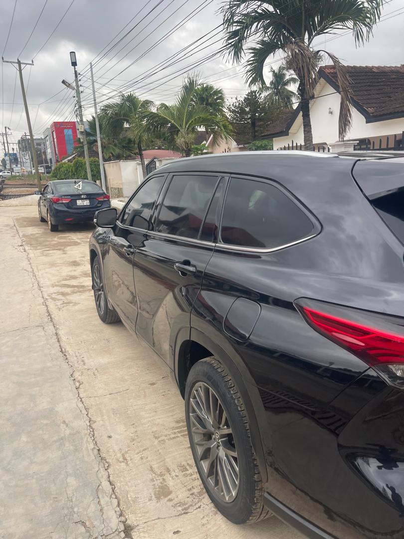 TOYOTA HIGHLANDER LIMITED BLACK 2021 - Image 10